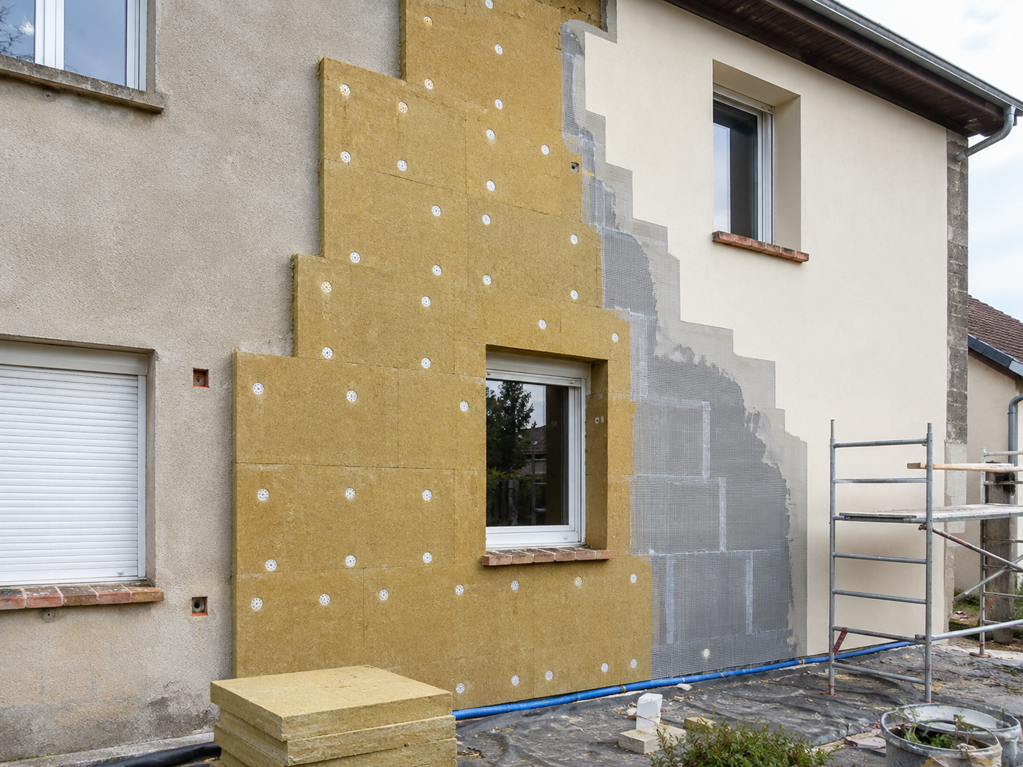 Travaux d'isolation thermique extérieure sur une maison